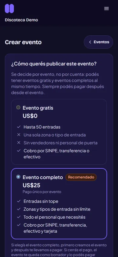 Primer paso de crear un evento: dos tarjetas, «Evento gratis» a US$0 y «Evento completo» a US$25, con lo que incluye cada una y el evento completo seleccionado.